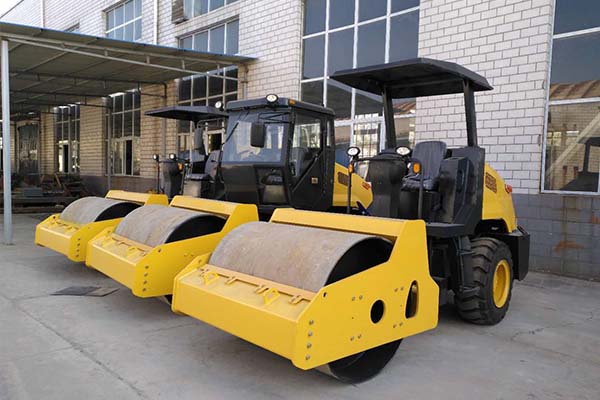 <a href='http://m.dcxxcl.cn' target='_blank'>壓路機(jī)</a>